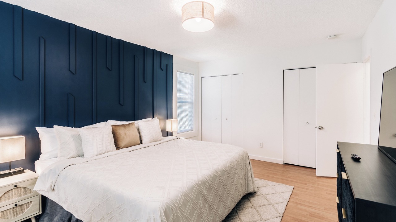 Photo of Bedroom in Summit - University
