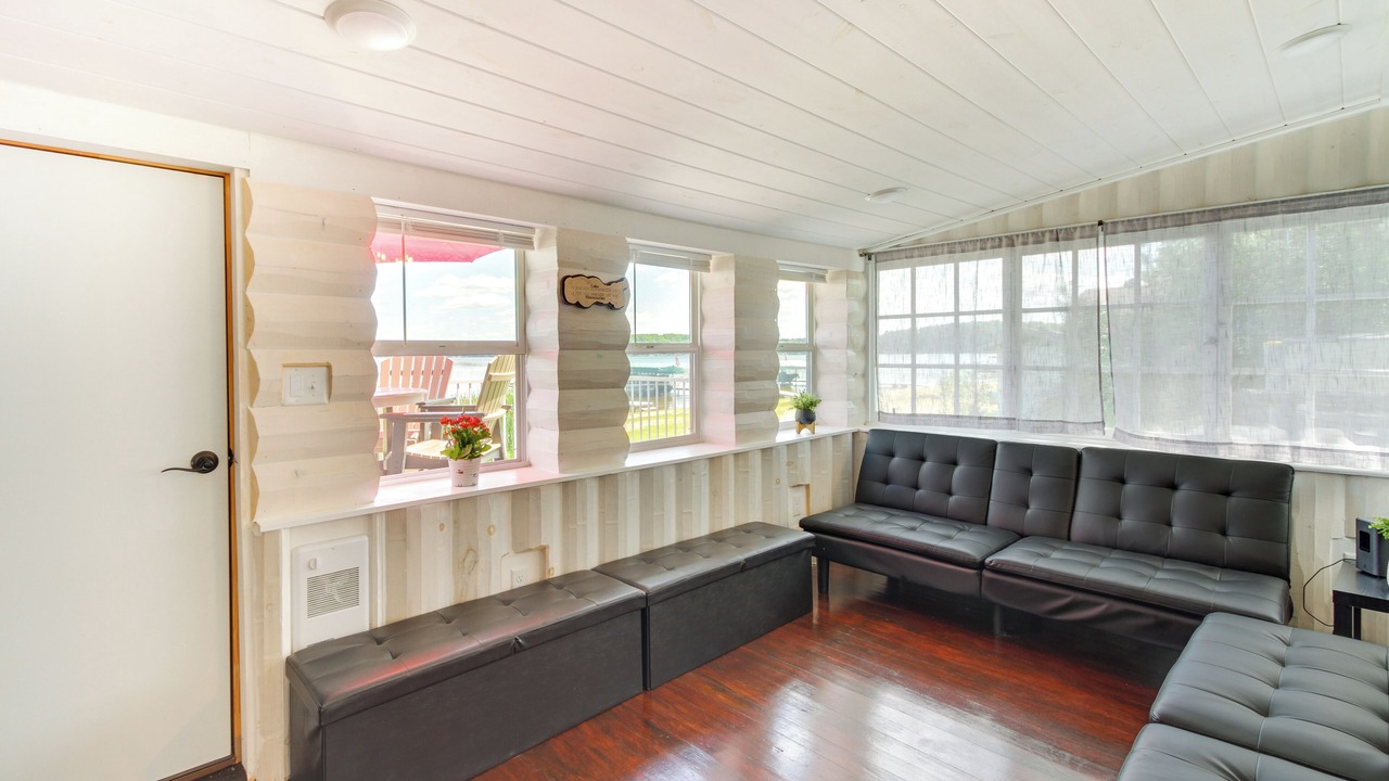 Photo of Livingroom in Motley