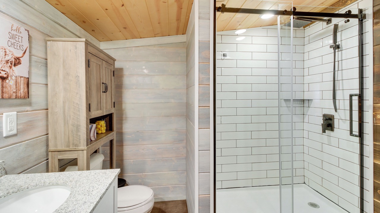 Photo of Bathroom in Motley
