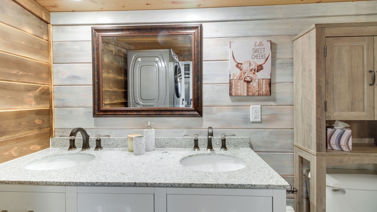 Photo of Bathroom in Motley