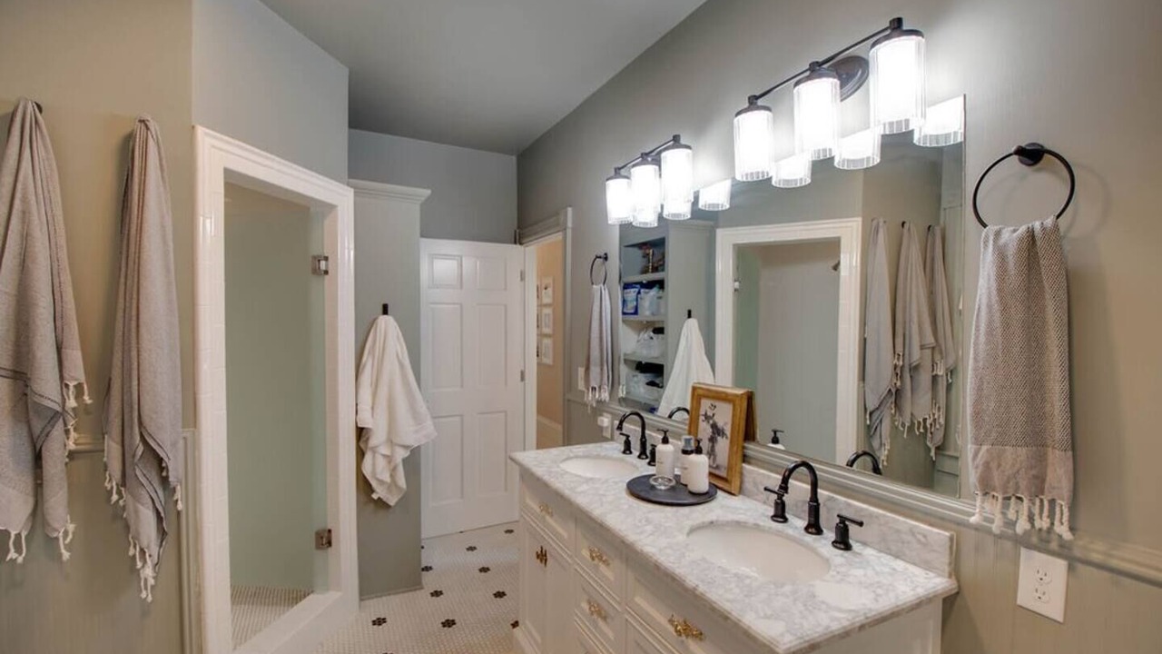 Photo of Bathroom in Summit - University