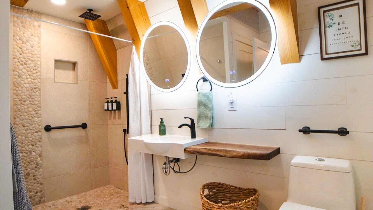 Photo of Bathroom in Alban