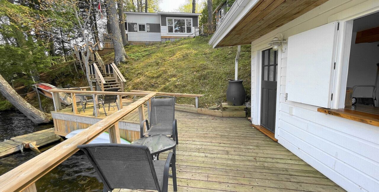 Photo of Patio Balcony in North Kawartha