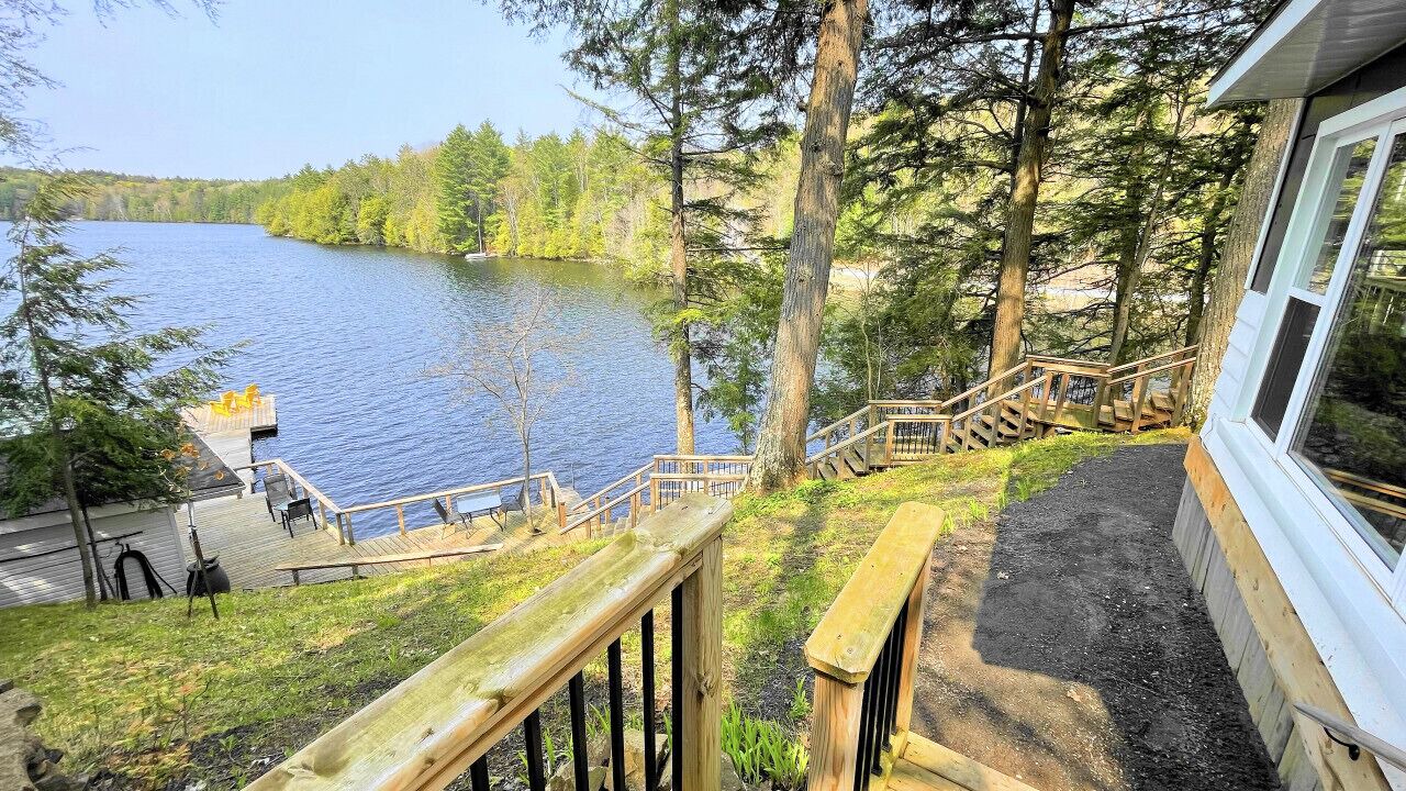 Photo of Patio Balcony in North Kawartha