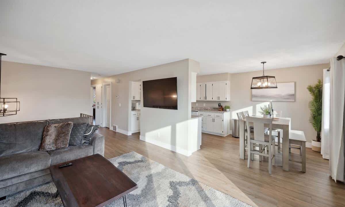 Photo of Livingroom in Brooklyn Park