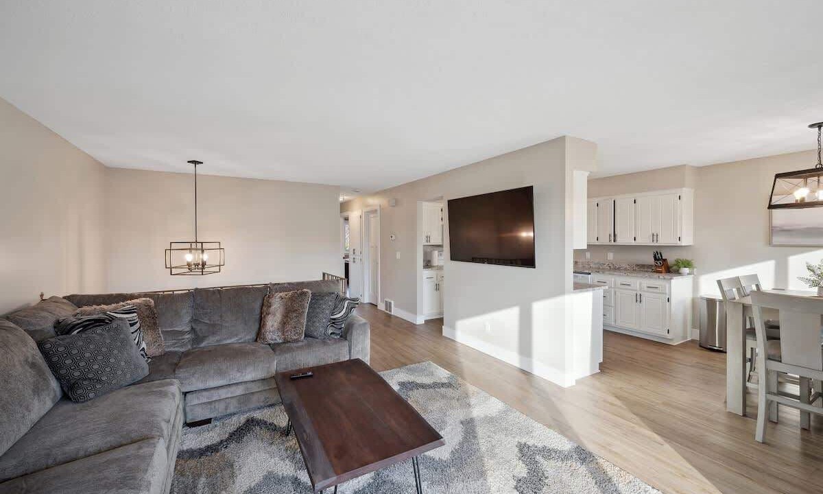 Photo of Livingroom in Brooklyn Park