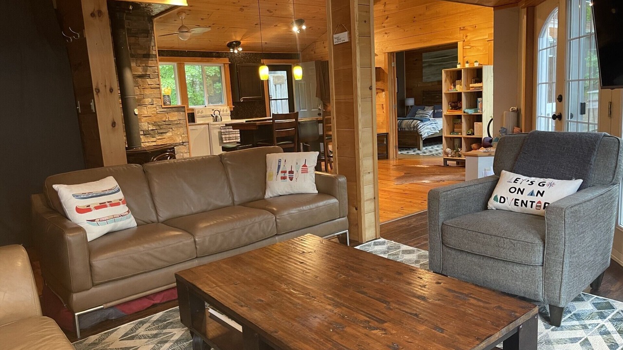 Photo of Livingroom in North Frontenac