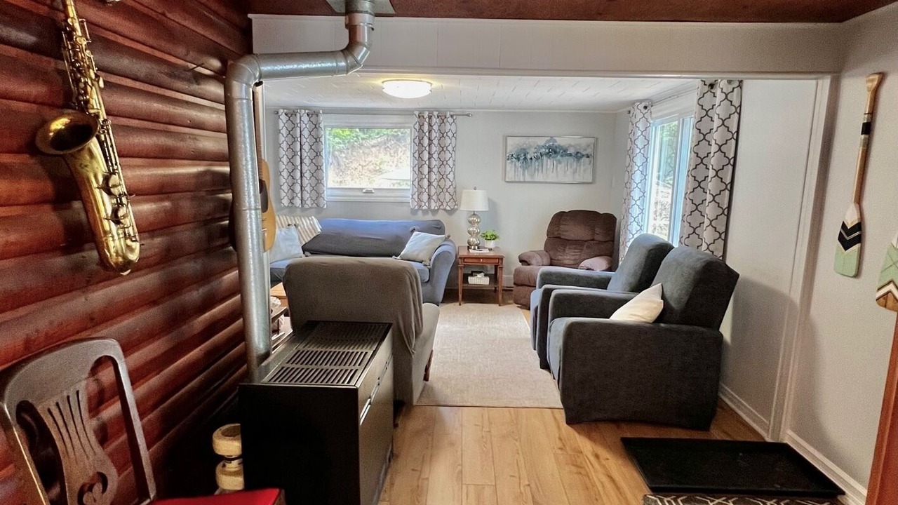 Photo of Livingroom in Dysart et al
