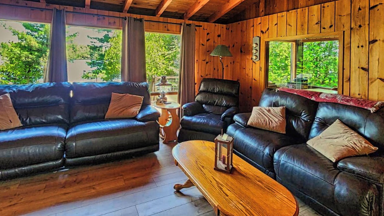 Photo of Livingroom in Unorganized Centre Parry Sound