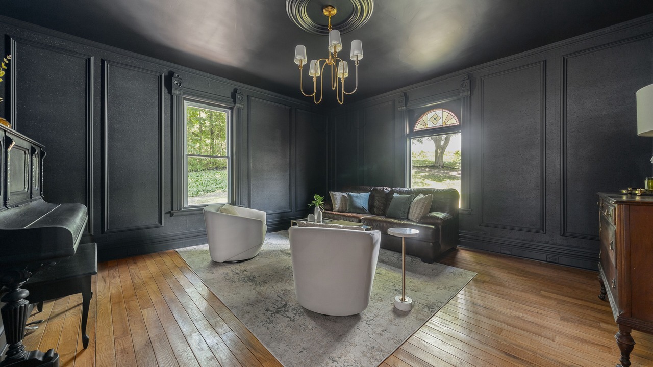 Photo of Livingroom in Hamilton Township