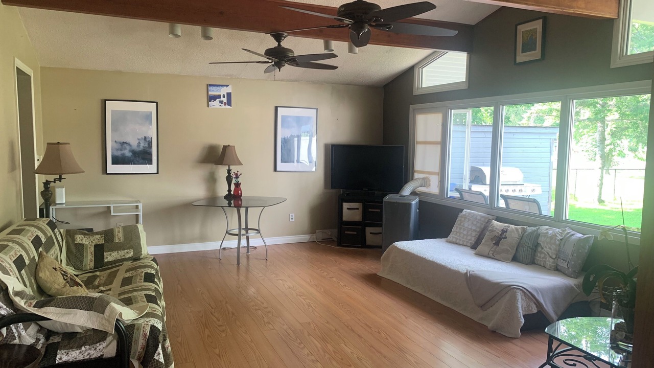 Photo of Livingroom in Lagoon City