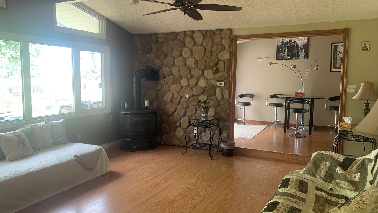 Photo of Livingroom in Lagoon City