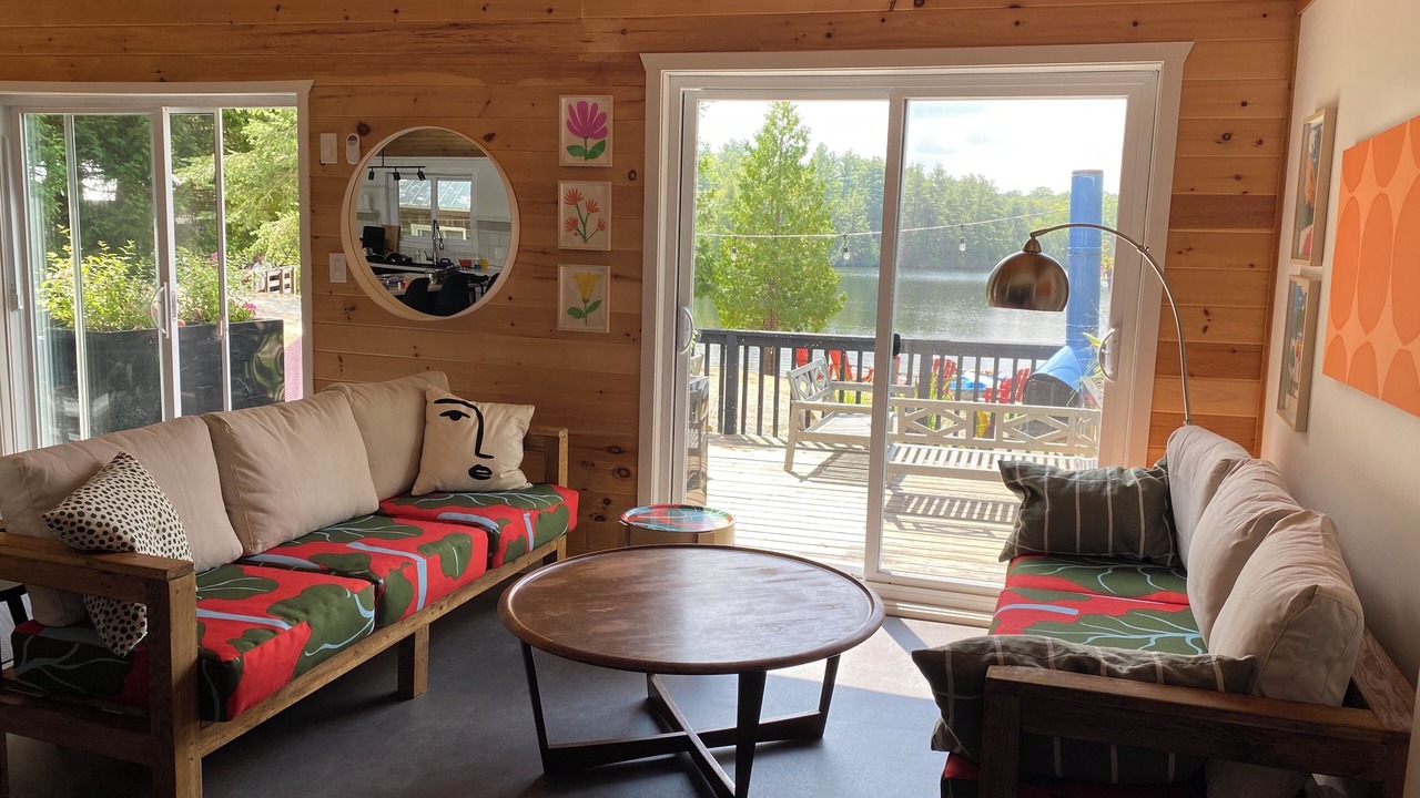 Photo of Livingroom in North Frontenac
