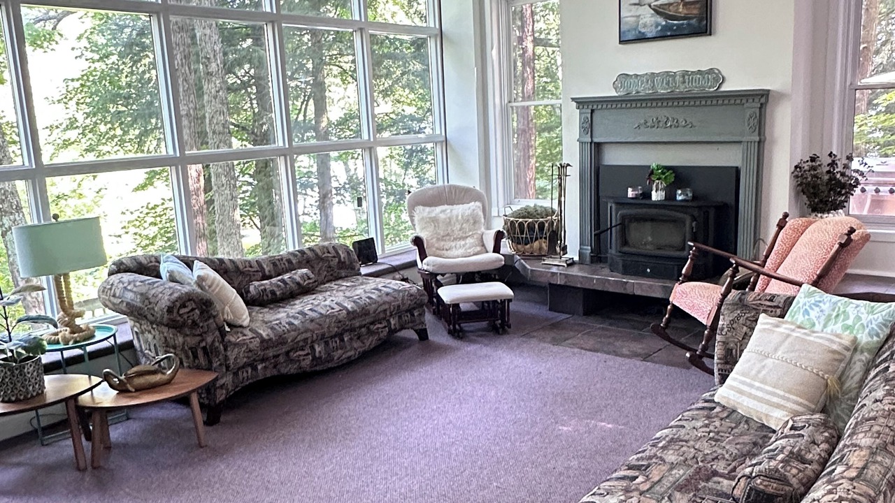 Photo of Livingroom in Utterson