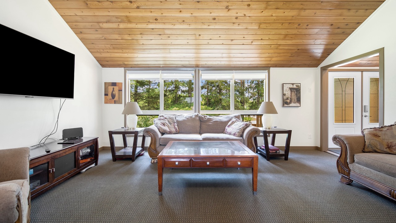 Photo of Livingroom in South River