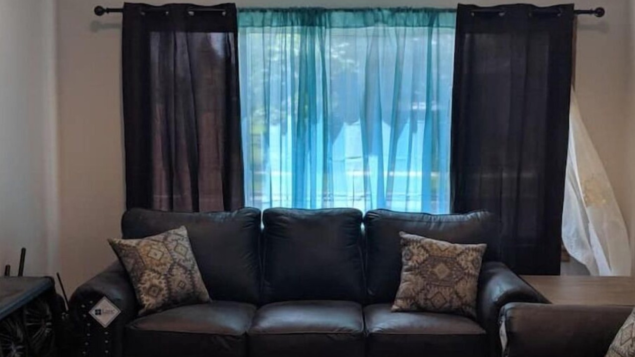 Photo of Livingroom in Summit - University