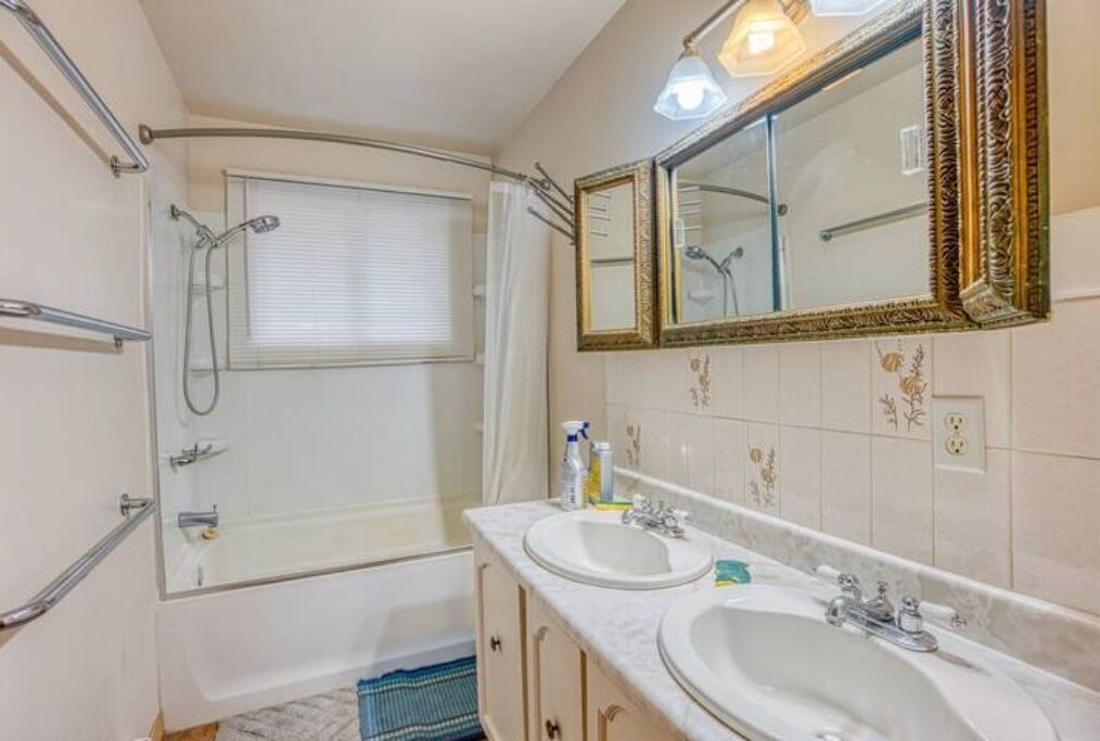 Photo of Bathroom in Frontenac