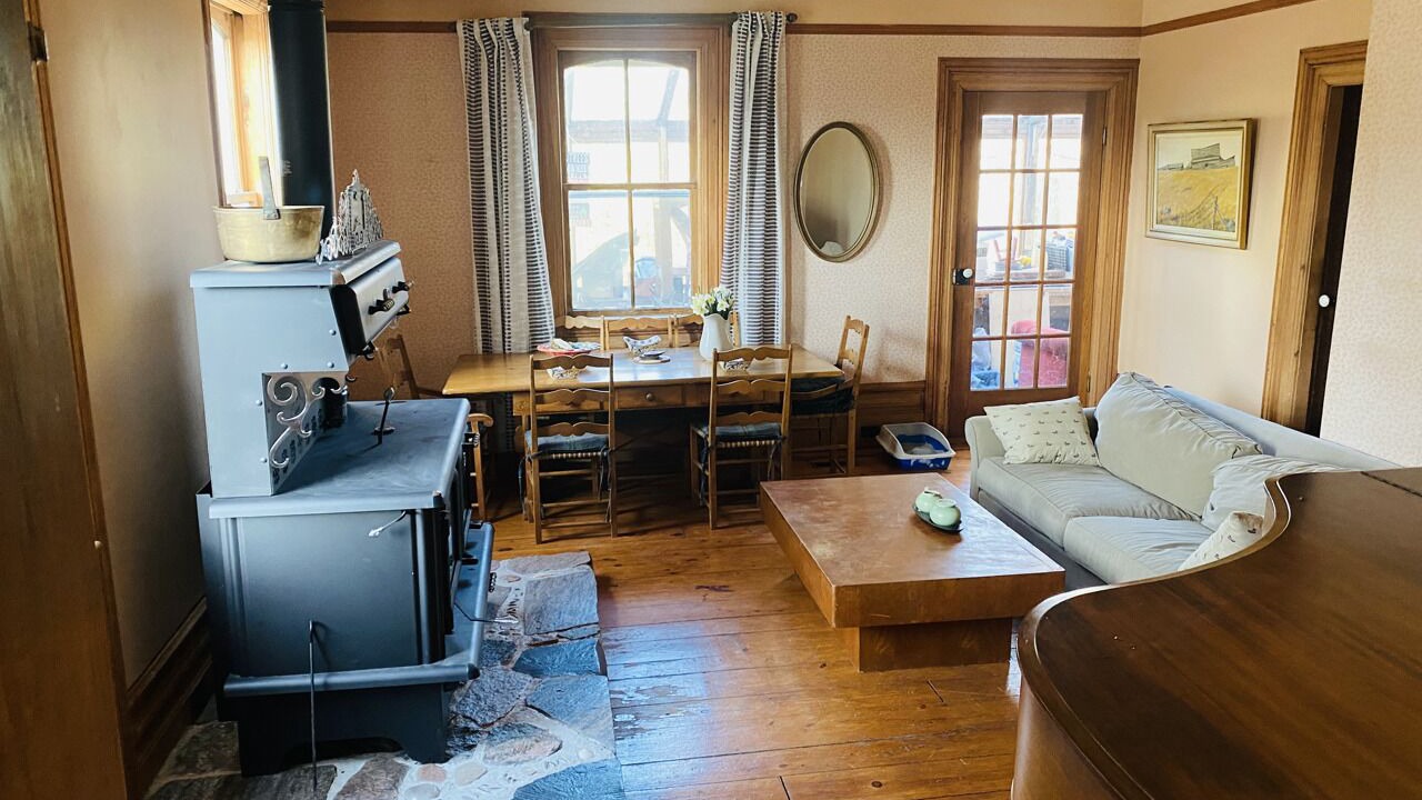 Photo of Livingroom in Madoc