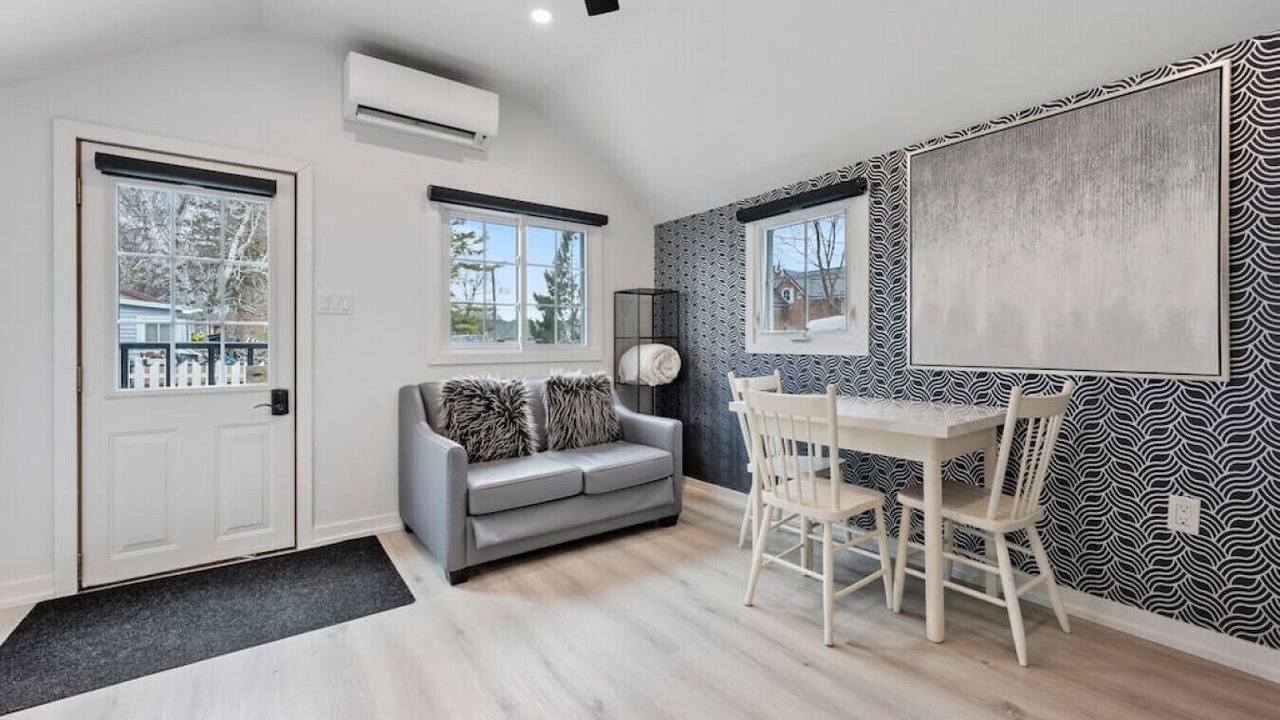 Photo of Livingroom in Port Dover