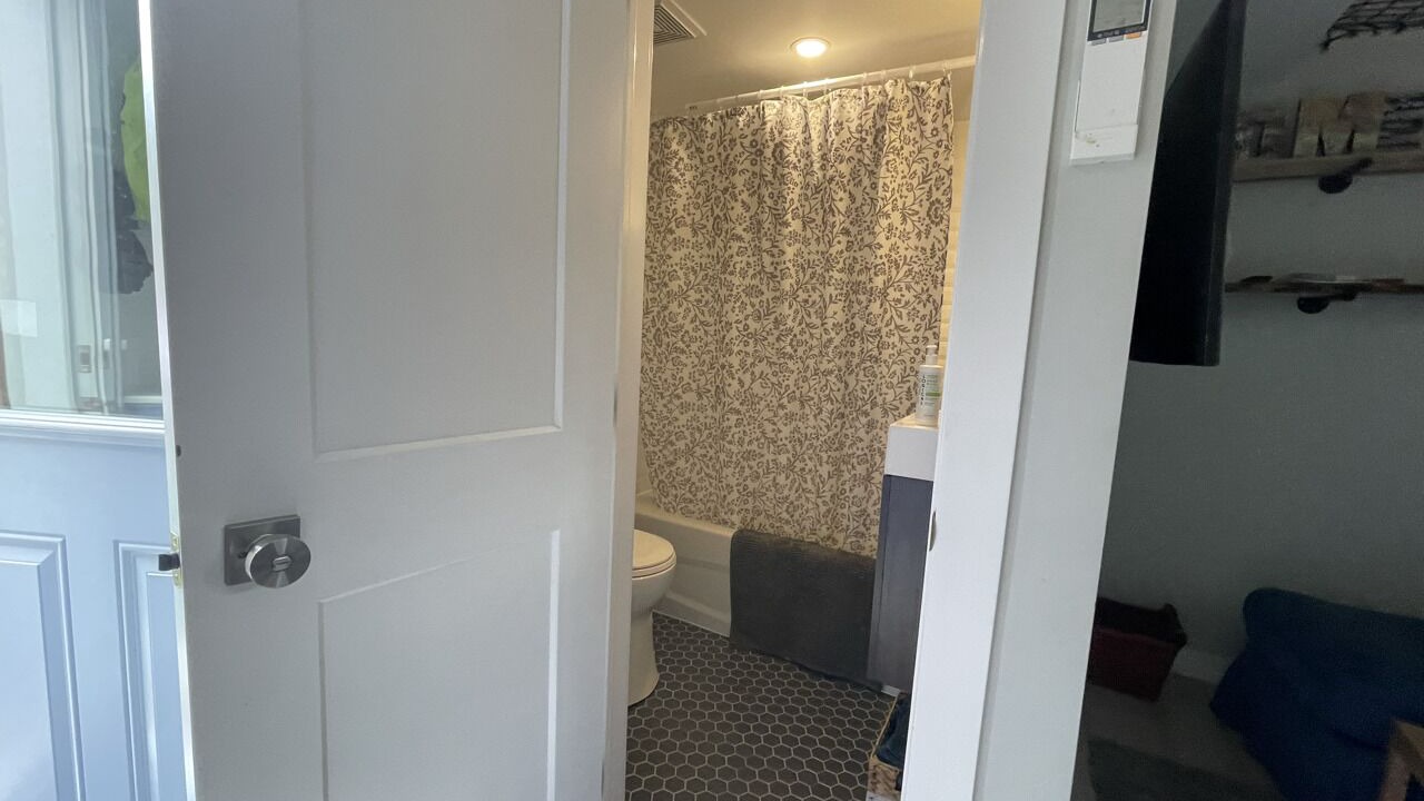 Photo of Bathroom in Junction Triangle