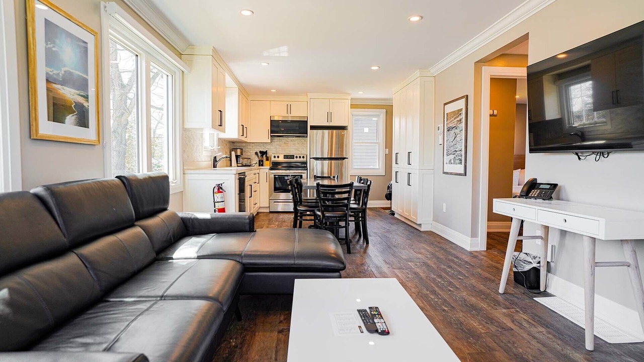 Photo of Livingroom in Grand Bend
