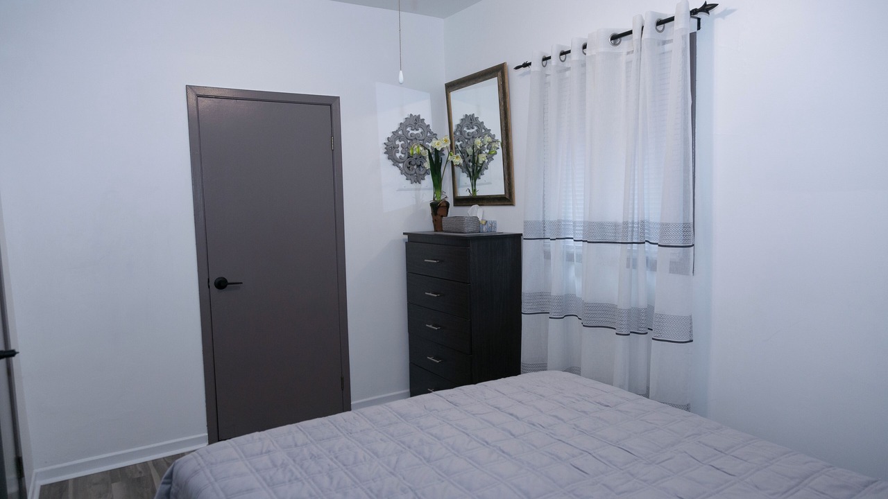 Photo of Bedroom in Port Dalhousie