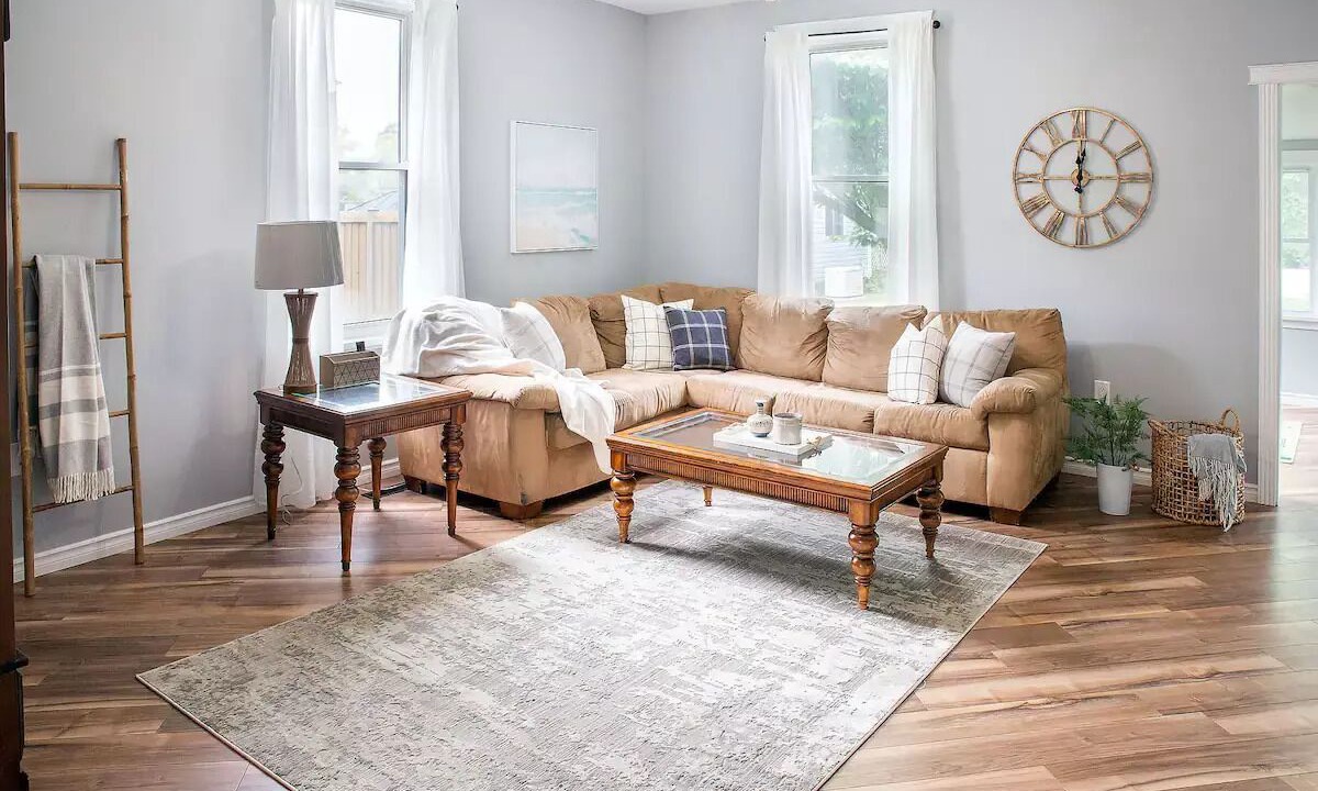Photo of Livingroom in Port Dover