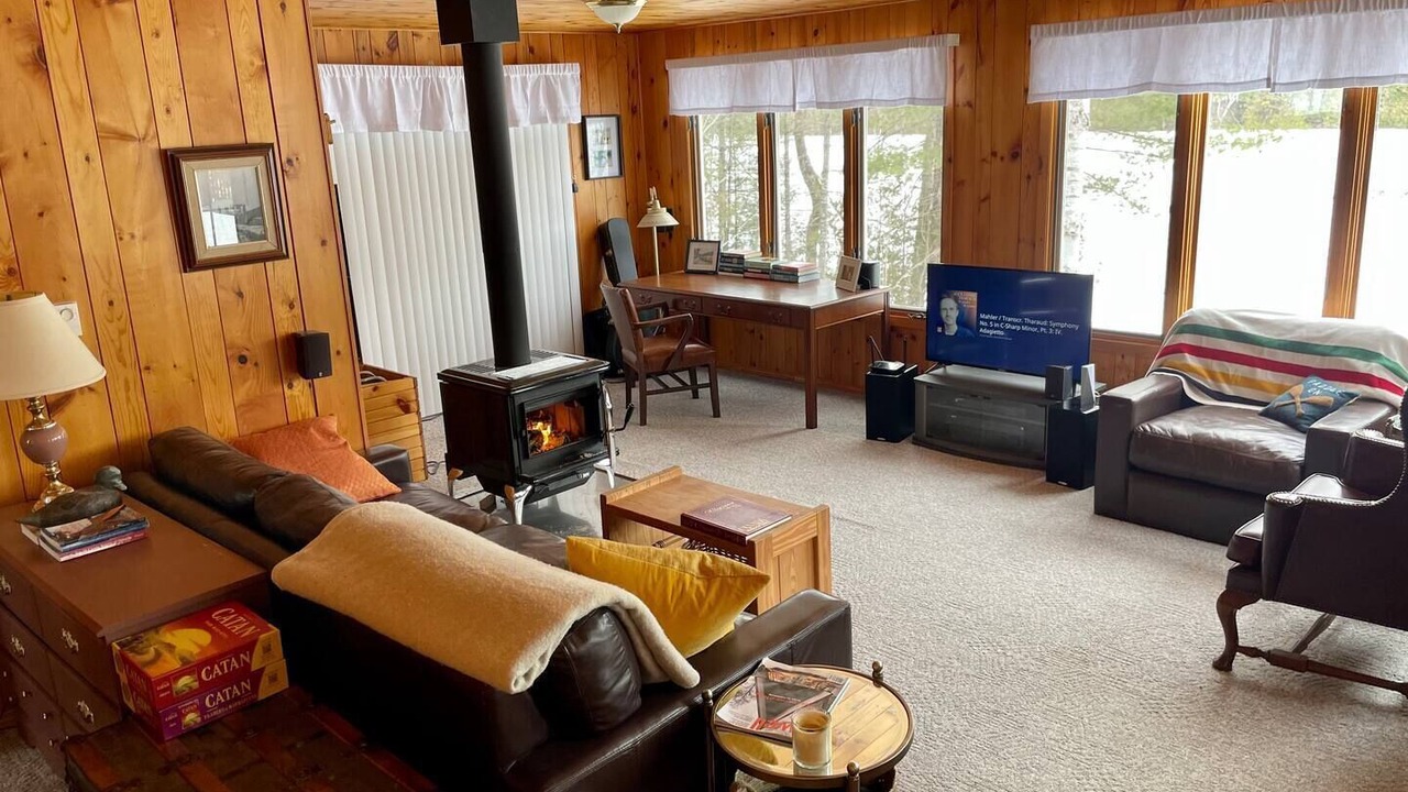 Photo of Livingroom in North Frontenac