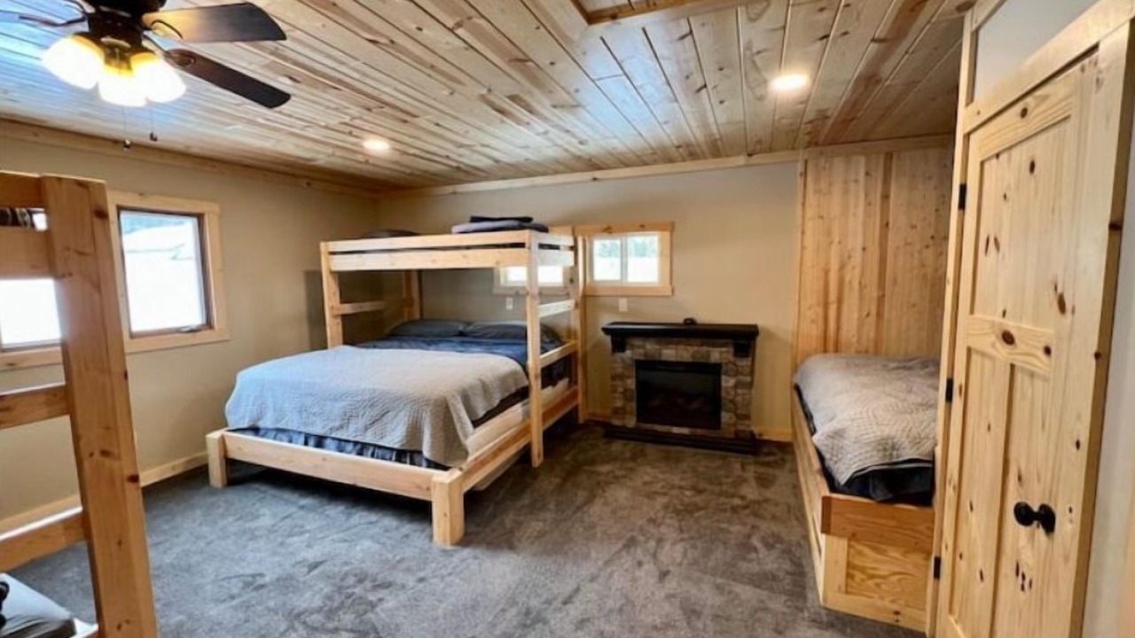 Photo of Livingroom in Pine City