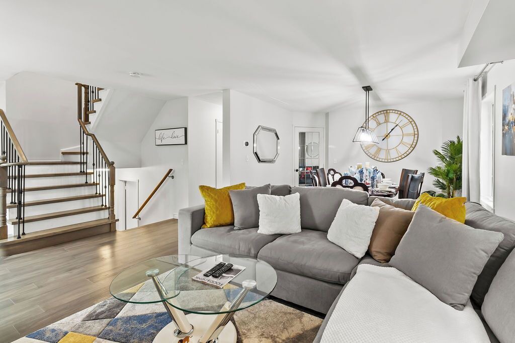 Photo of Livingroom in East Credit