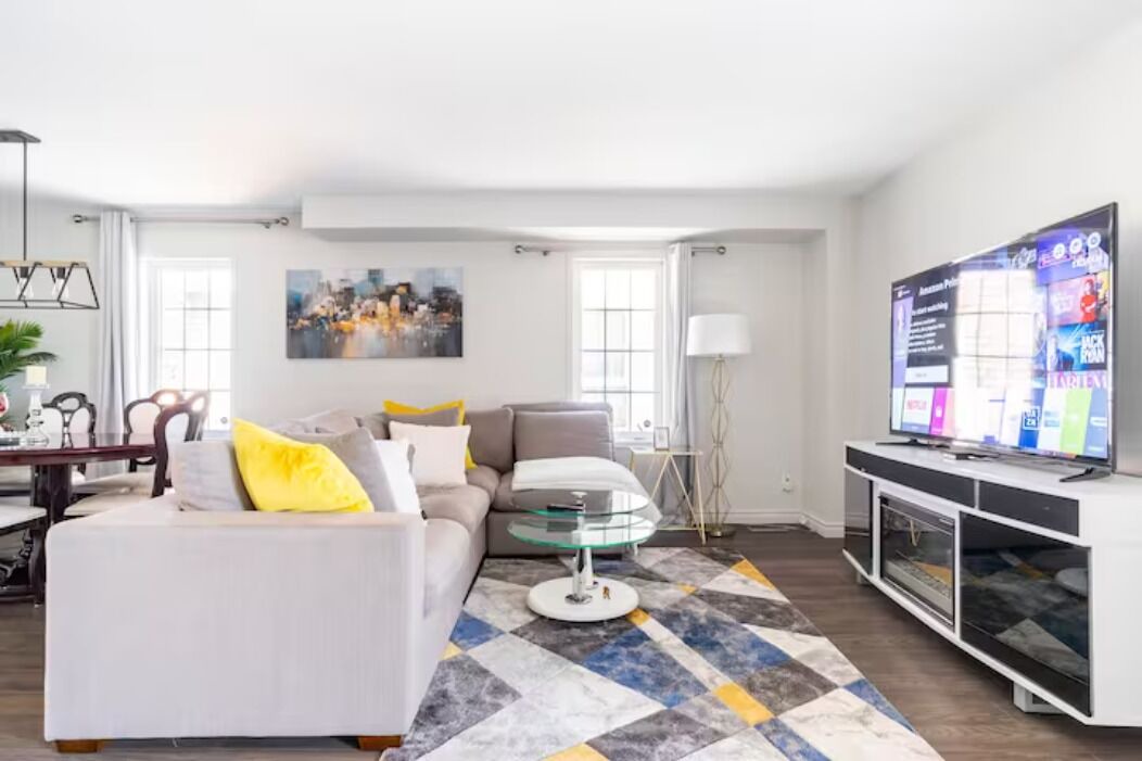 Photo of Livingroom in East Credit
