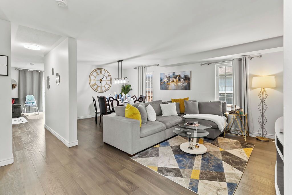 Photo of Livingroom in East Credit