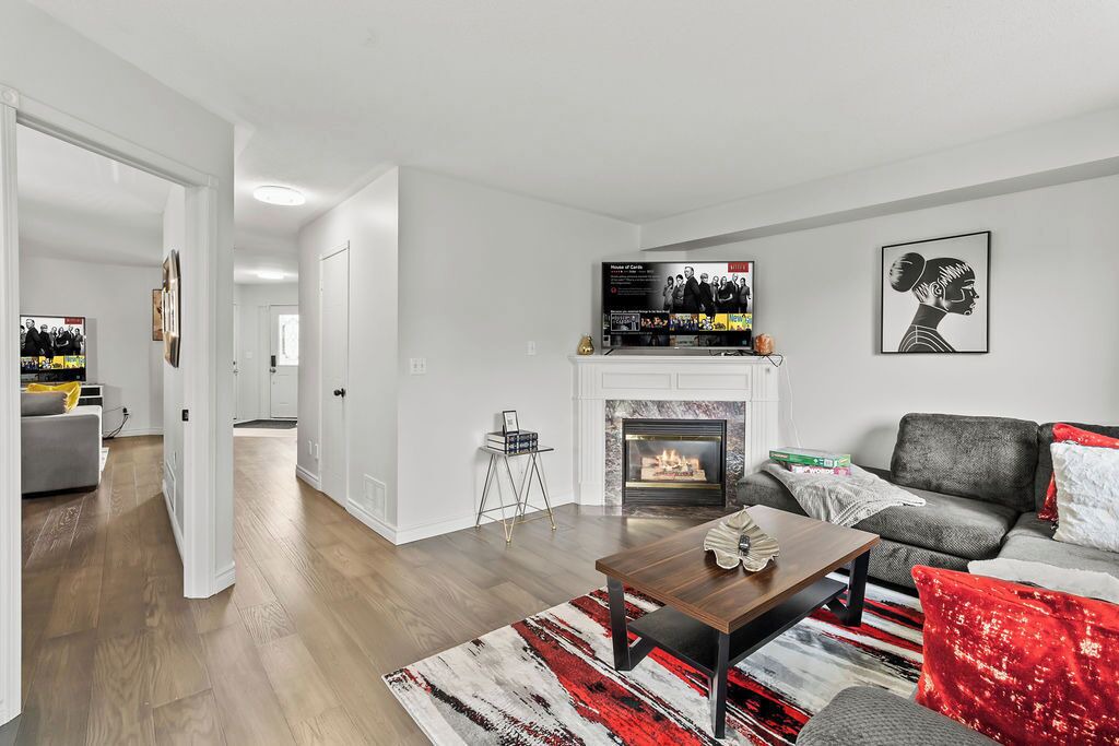 Photo of Livingroom in East Credit