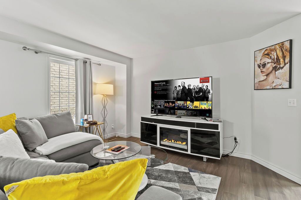 Photo of Livingroom in East Credit