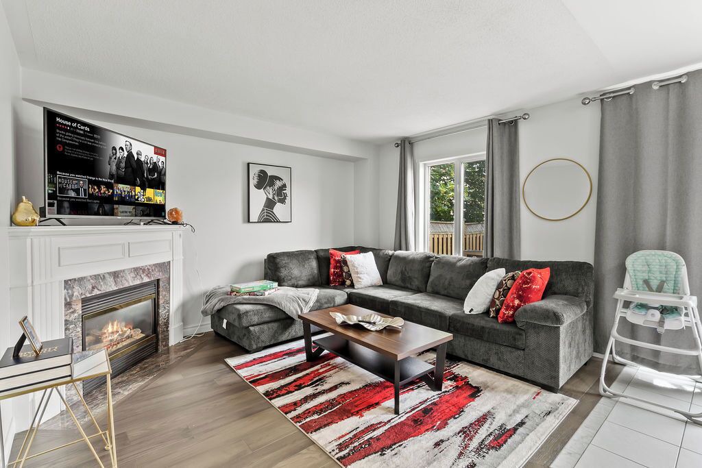 Photo of Livingroom in East Credit