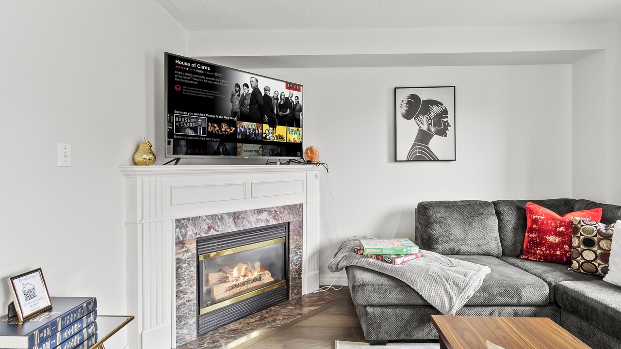 Photo of Livingroom in East Credit