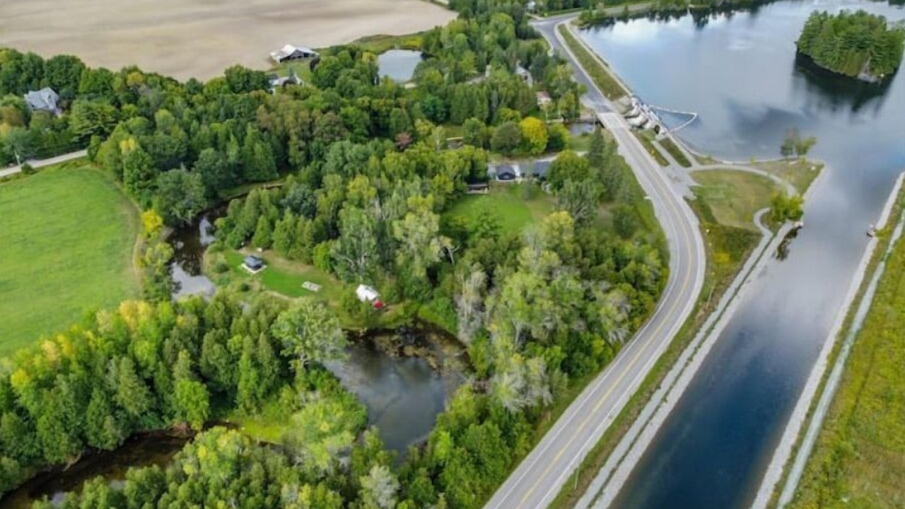 Photo of Outdoor in Brock