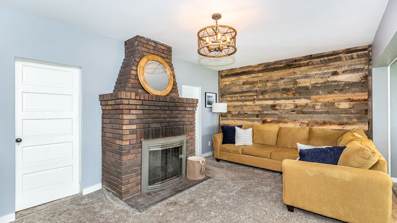 Photo of Livingroom in Detroit Lakes