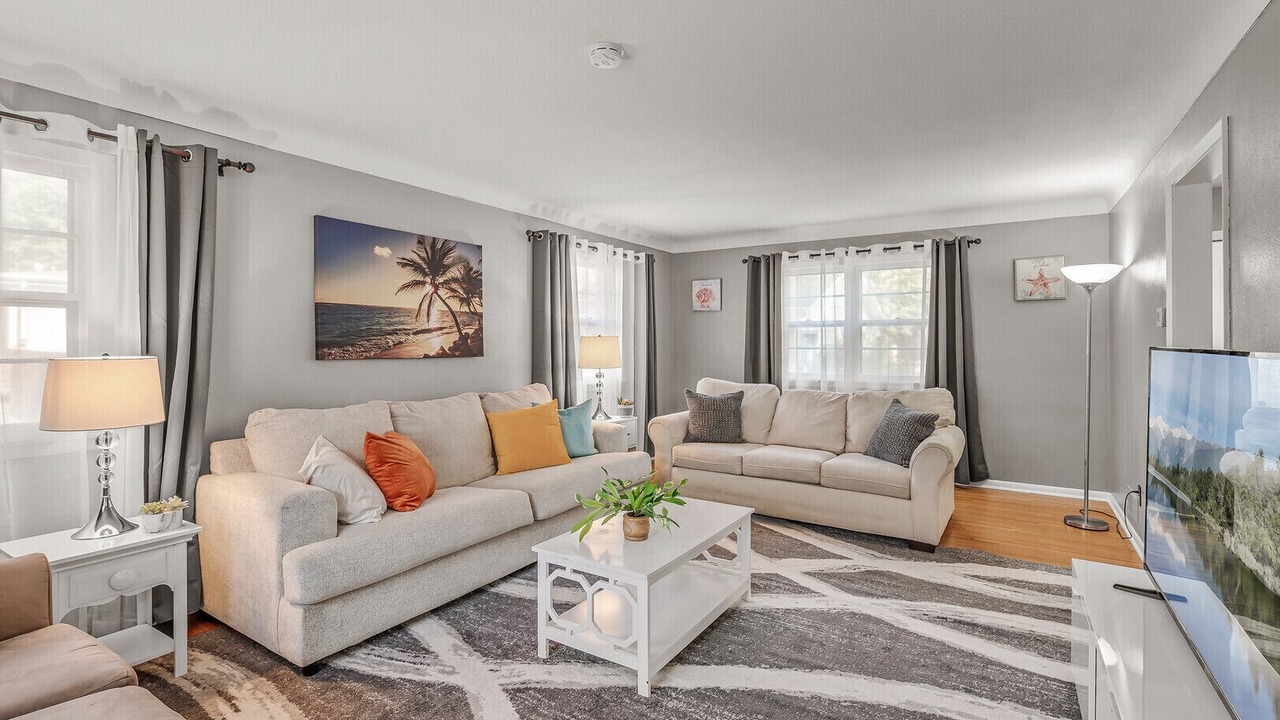 Photo of Livingroom in Maplewood