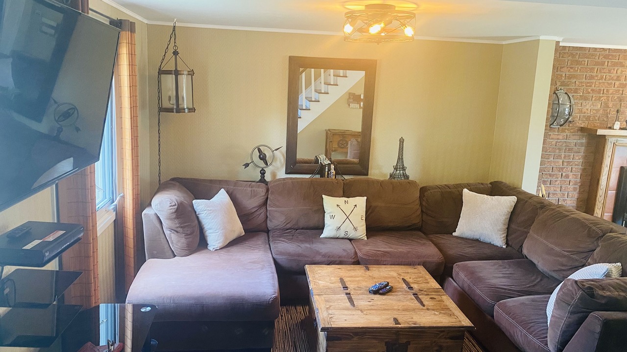 Photo of Livingroom in Port Dover