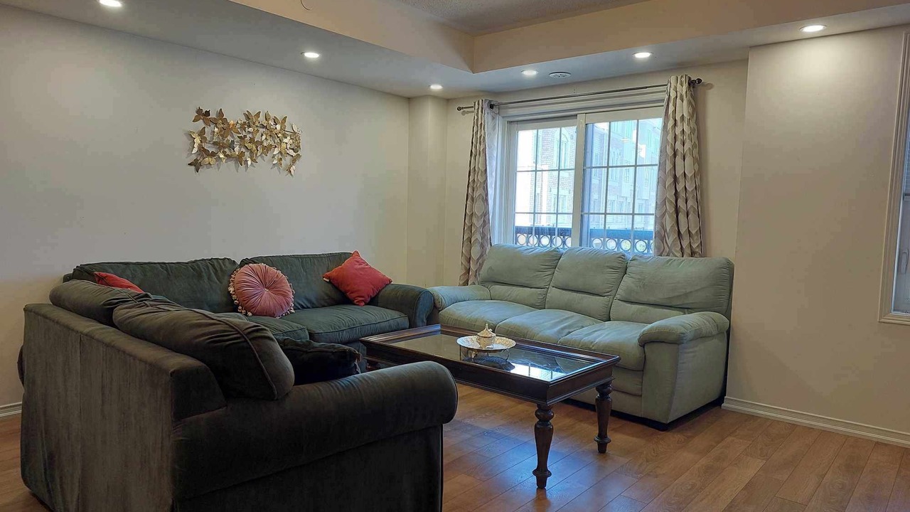 Photo of Livingroom in Durham Region