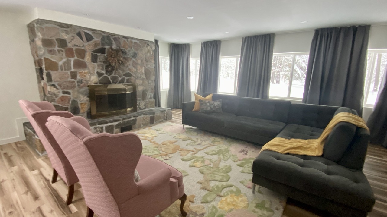 Photo of Livingroom in Side Lake