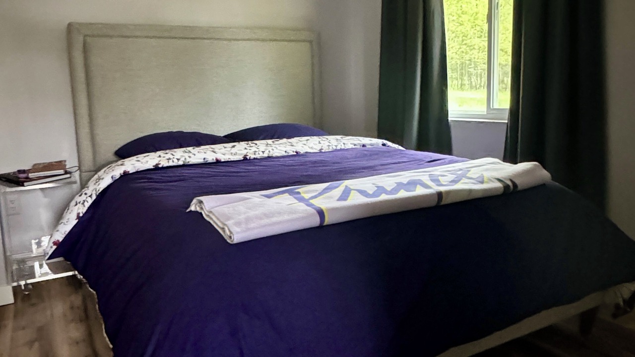 Photo of Bedroom in Side Lake