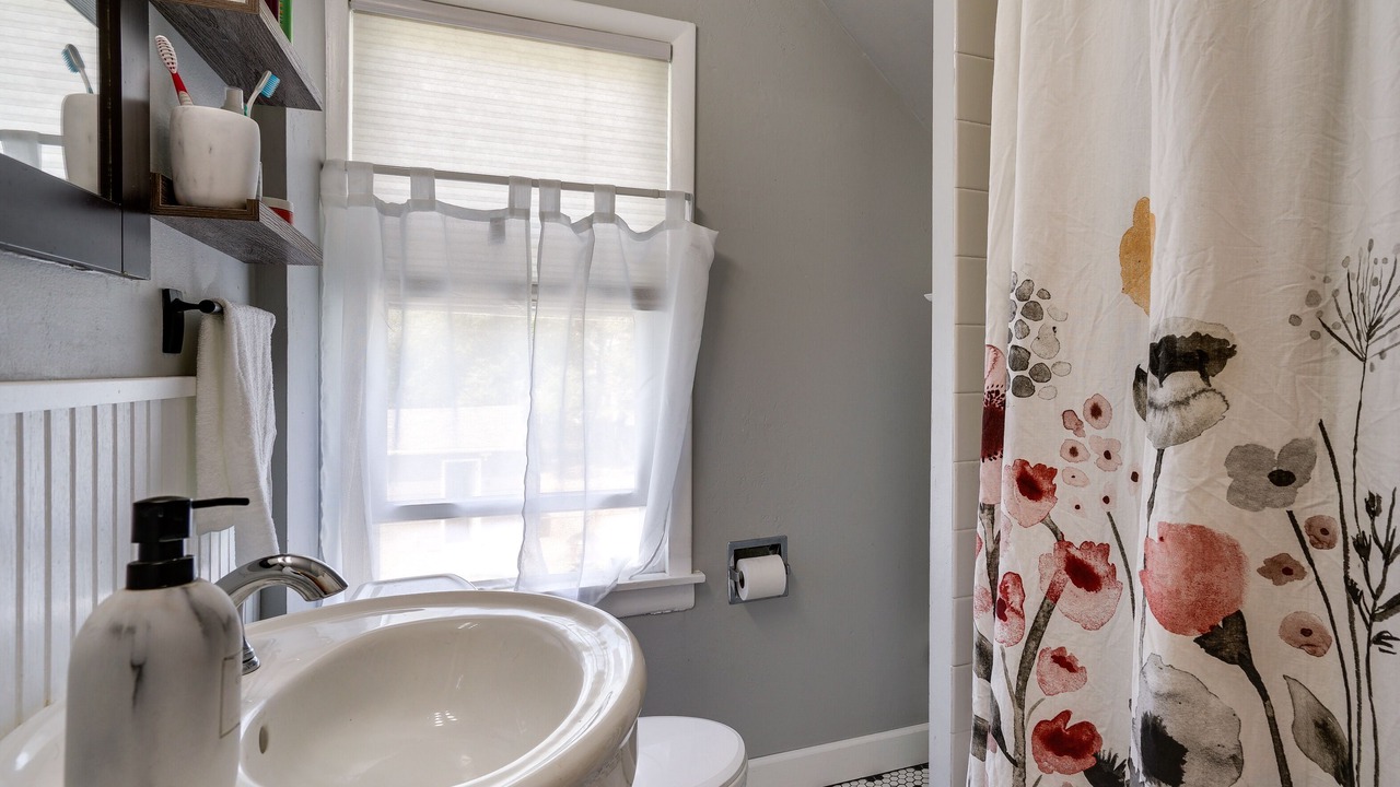 Photo of Bathroom in Merriam Park