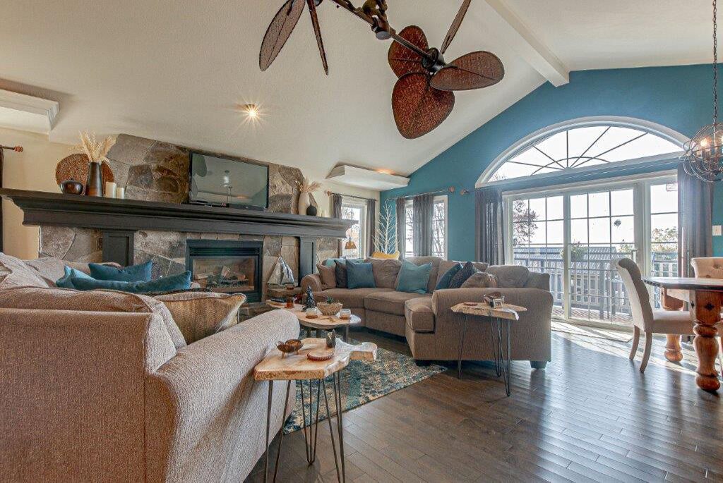 Photo of Livingroom in Central Elgin