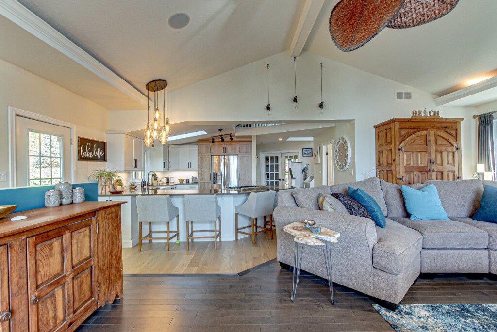 Photo of Livingroom in Central Elgin