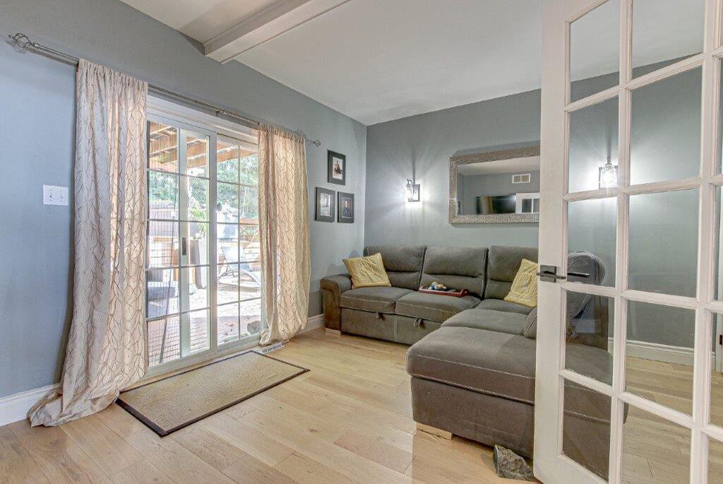 Photo of Livingroom in Central Elgin