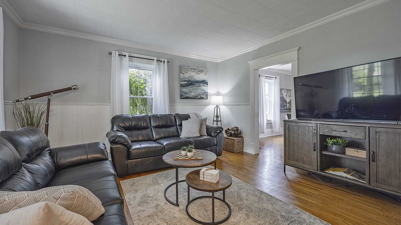 Photo of Livingroom in Napanee