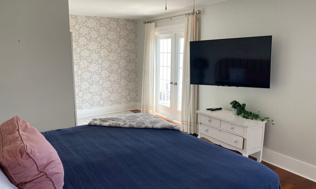 Photo of Bedroom in Crystal Beach