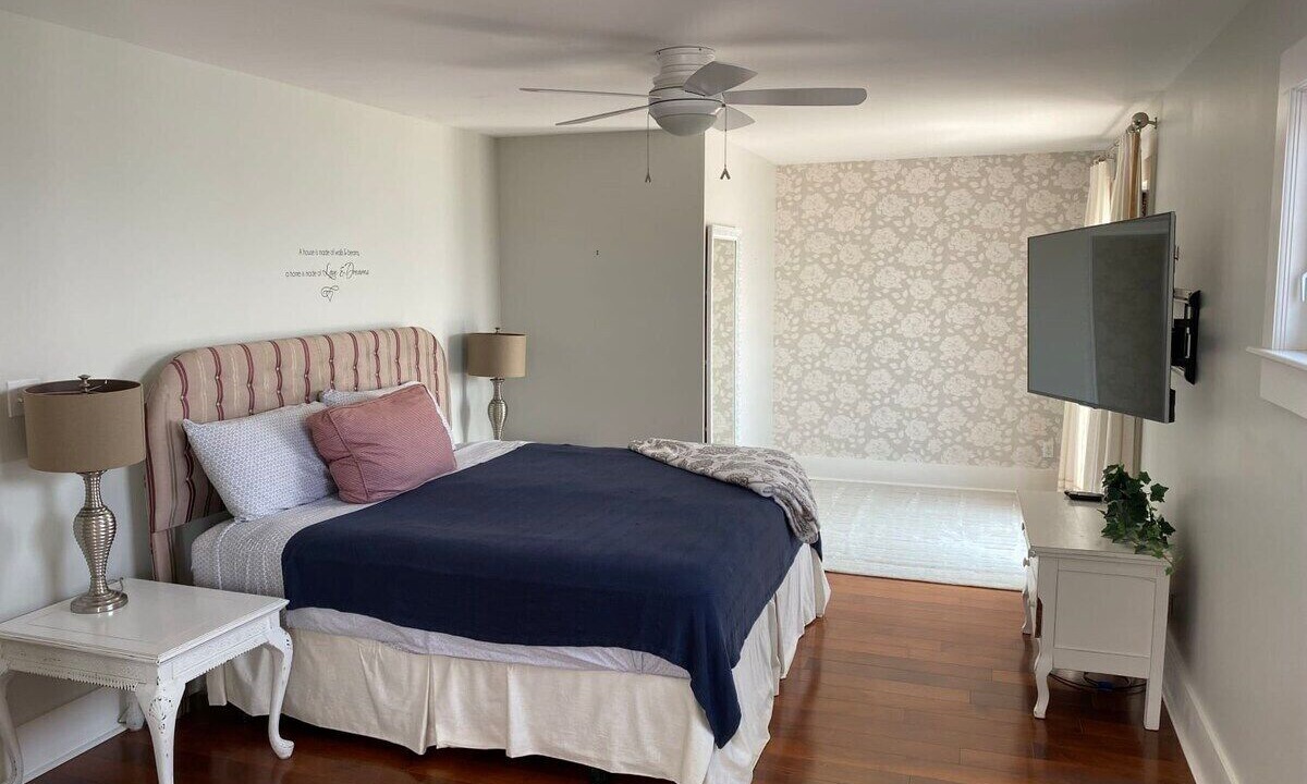 Photo of Bedroom in Crystal Beach